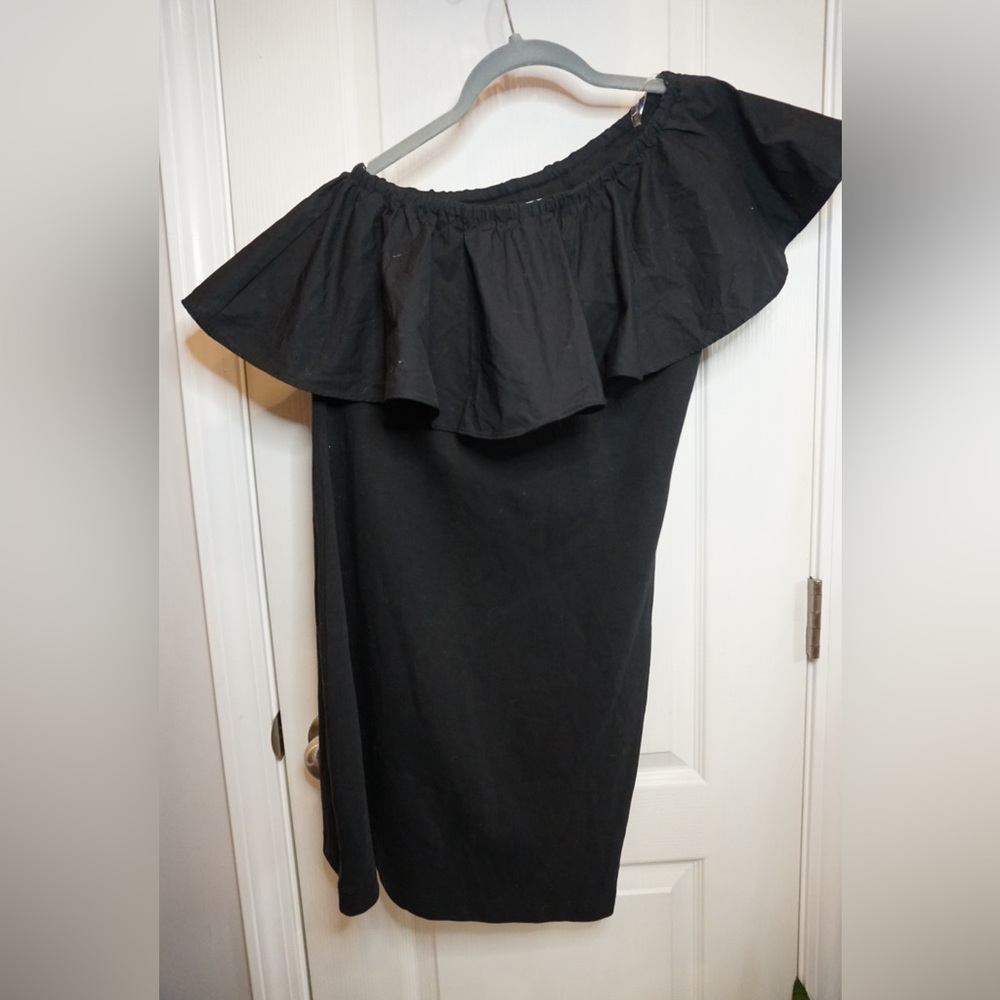 Off shoulder black dress